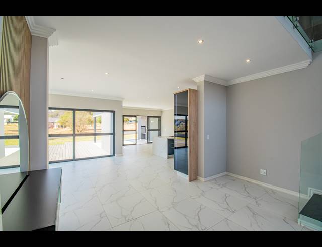 4 BEDROOM GATED ESTATE FOR SALE IN WATERLAKE FARM LIFESTYLE ESTATE